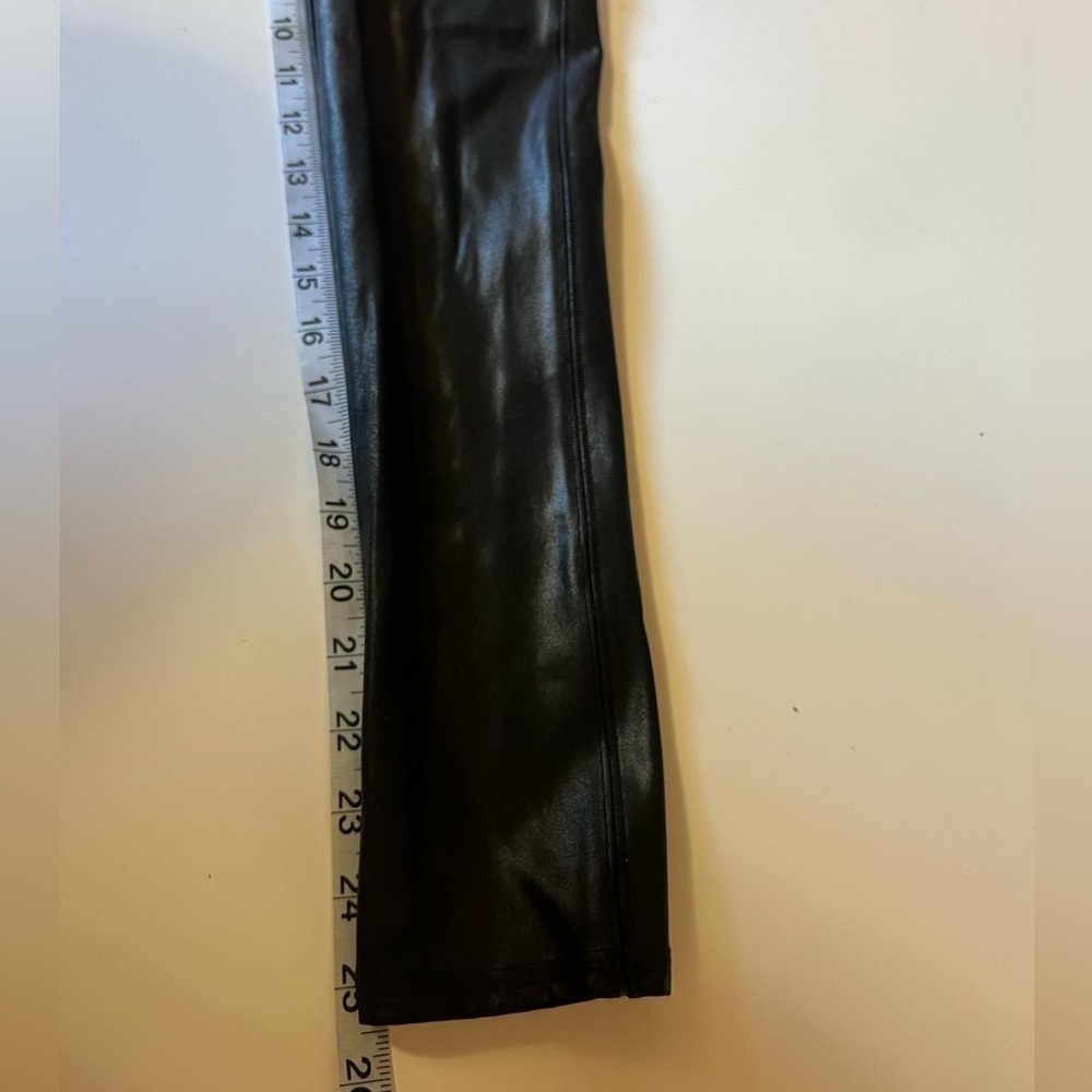 Spanx Faux Leather Leggings Size Medium Petite - Black - Picture 8 of 9